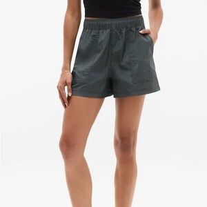 NWT Athleta Women’s Large Lunar Sheen Utility HR Short in Dark Rinse